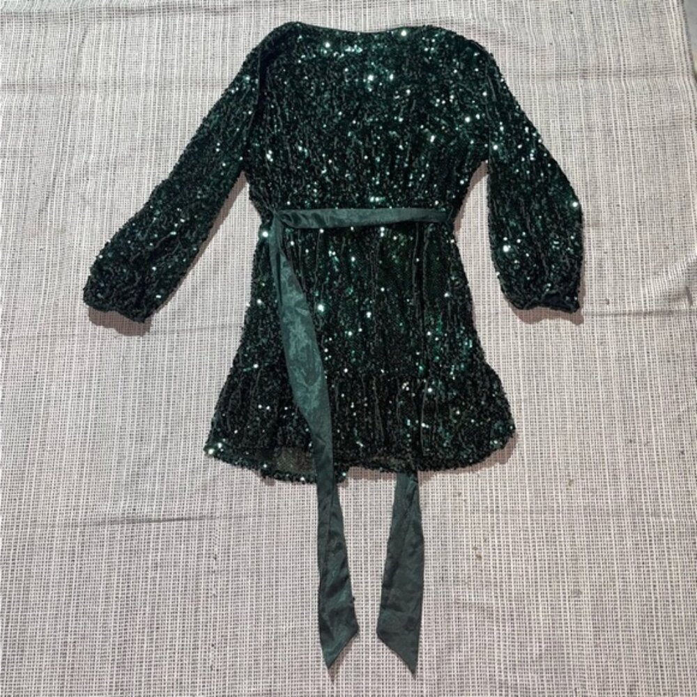Elegant Green Sequin Wrap Dress - Picture 5 of 8